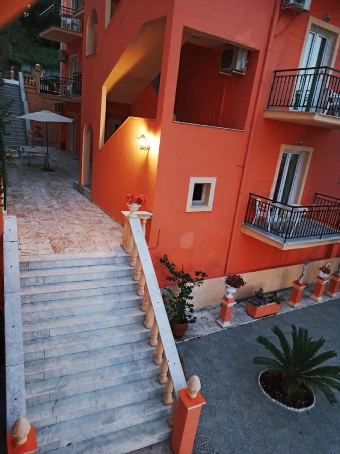 Corfu Sunflower Apartments Benitses  Dış mekan fotoğraf