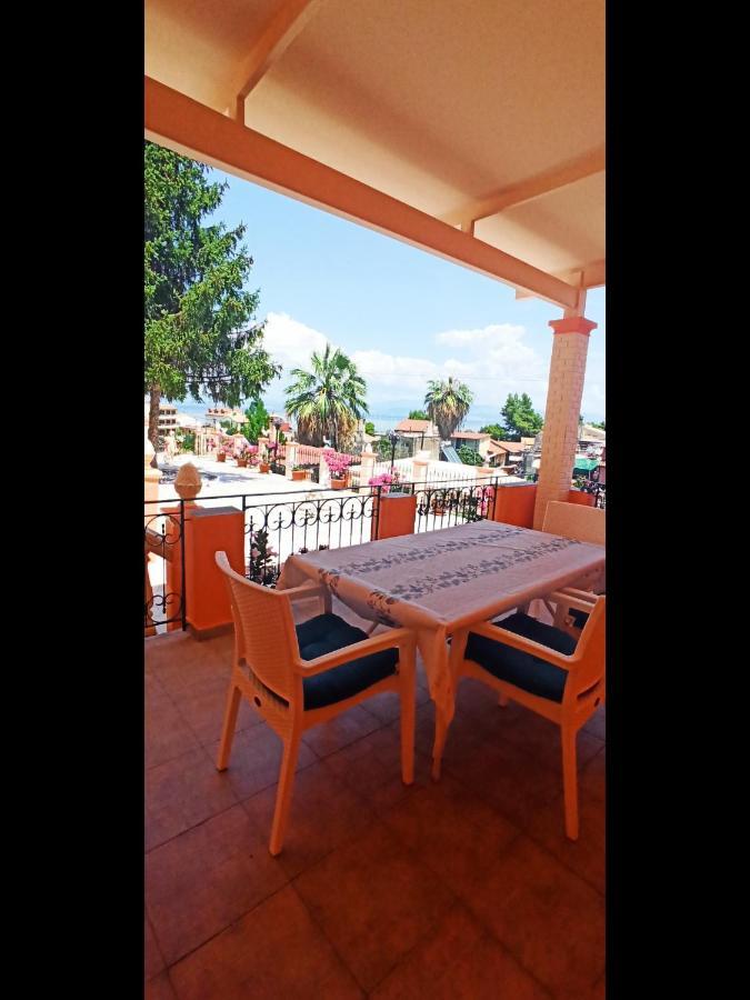 Corfu Sunflower Apartments Benitses  Dış mekan fotoğraf